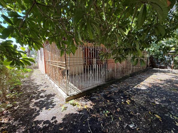 1239 NW 31st St, Miami FL 33142