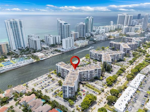 1000 Parkview Dr 715, Hallandale Beach FL 33009