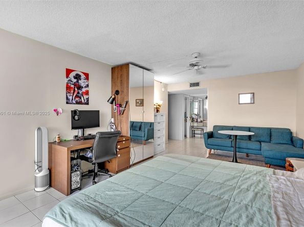1000 Parkview Dr 715, Hallandale Beach FL 33009