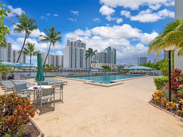 1000 Parkview Dr 715, Hallandale Beach FL 33009