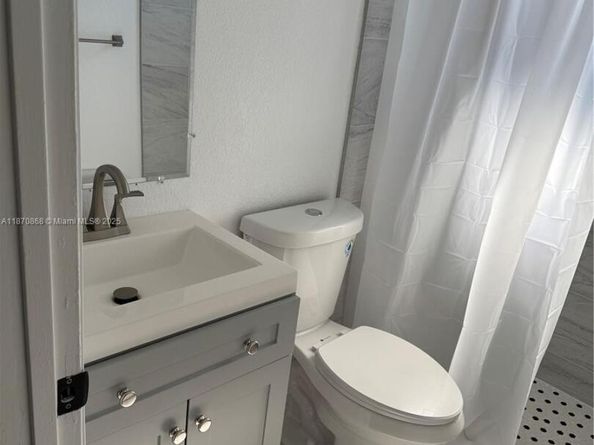 1611 NE 32nd PL, Pompano Beach FL 33064
