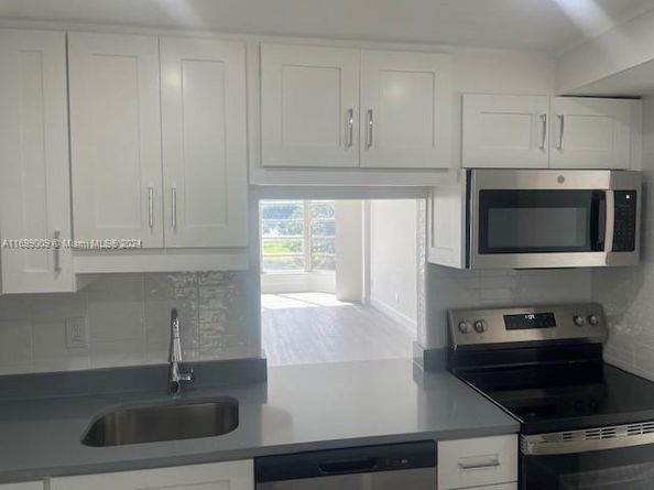 1350 NE 191st St B203, Miami FL 33179