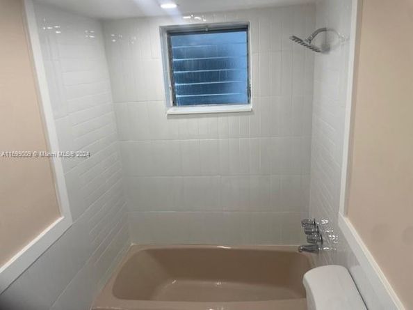 1350 NE 191st St B203, Miami FL 33179