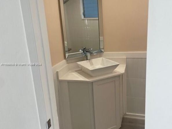 1350 NE 191st St B203, Miami FL 33179