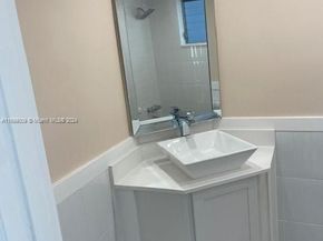 1350 NE 191st St B203, Miami FL 33179