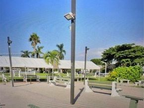 1000 SW 10th Ter 17P, Hallandale Beach FL 33009