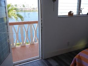 1000 SW 10th Ter 17P, Hallandale Beach FL 33009