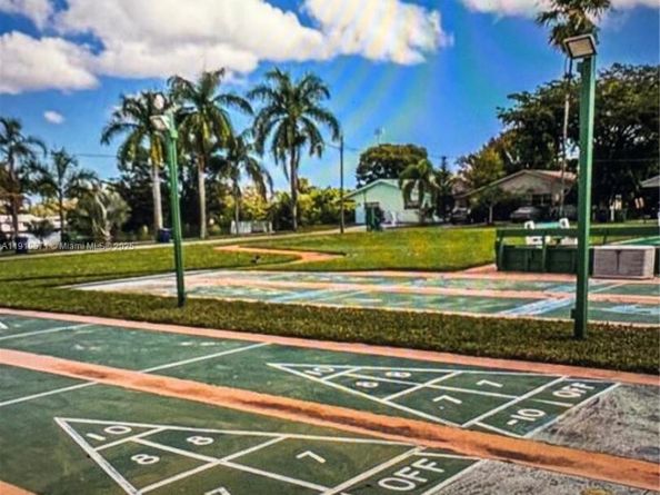 1000 SW 10th Ter 17P, Hallandale Beach FL 33009