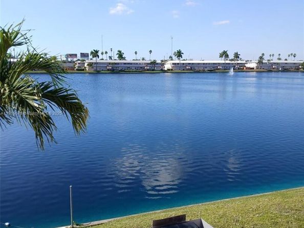 1000 SW 10th Ter 17P, Hallandale Beach FL 33009