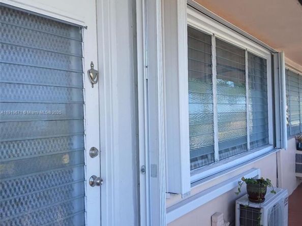 1000 SW 10th Ter 17P, Hallandale Beach FL 33009