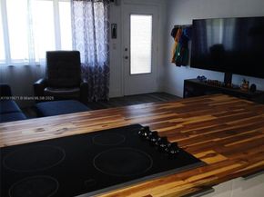 1000 SW 10th Ter 17P, Hallandale Beach FL 33009