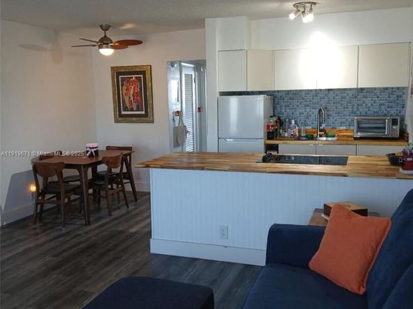 1000 SW 10th Ter 17P, Hallandale Beach FL 33009