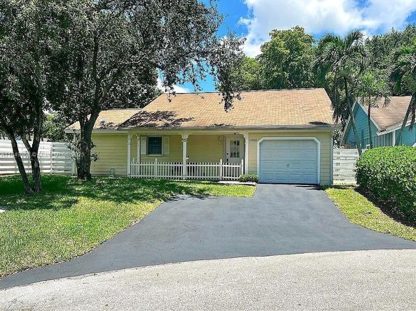 14909 SW 141st Pl, Miami FL 33186