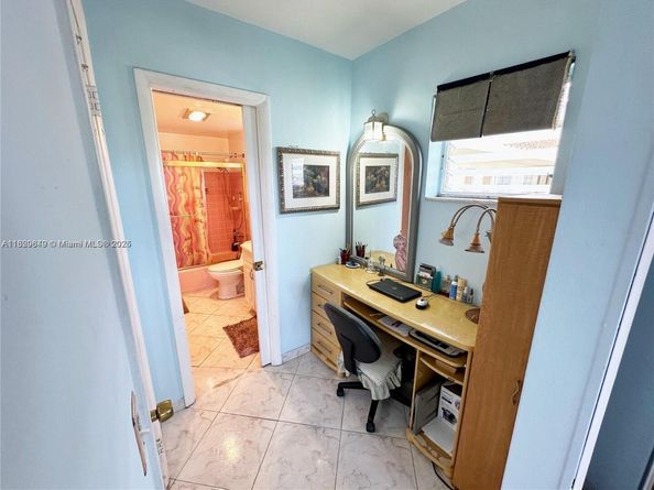 17001 NE 13th Ave 202, Miami FL 33162