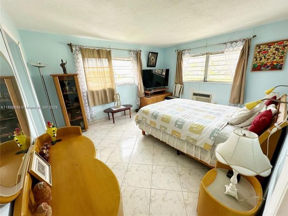 17001 NE 13th Ave 202, Miami FL 33162