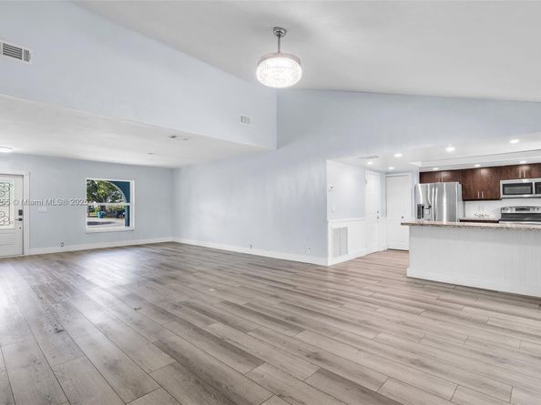 11087 NW 24th St, Sunrise FL 33322