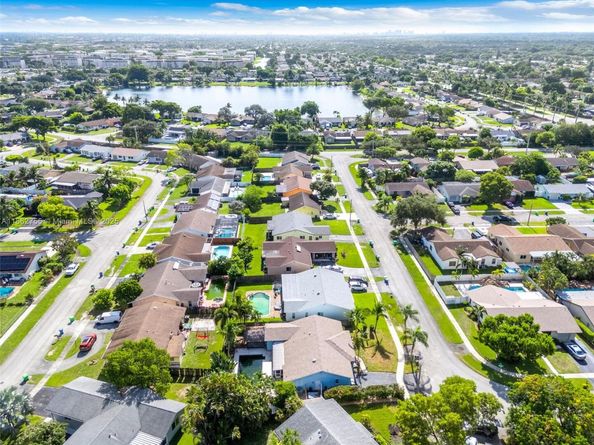 11087 NW 24th St, Sunrise FL 33322