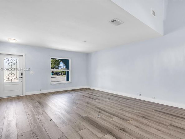 11087 NW 24th St, Sunrise FL 33322