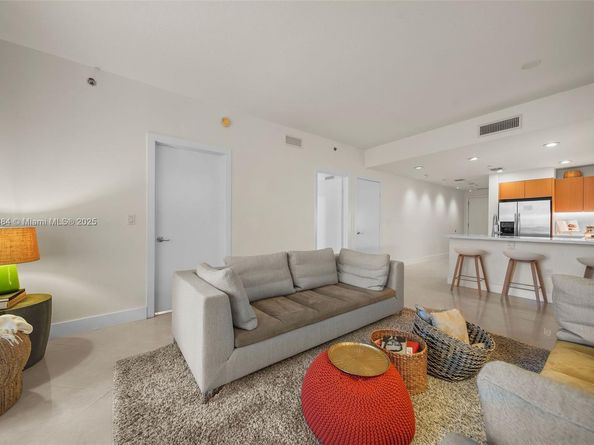 1060 Brickell Ave 1513, Miami FL 33131
