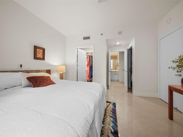 1060 Brickell Ave 1513, Miami FL 33131