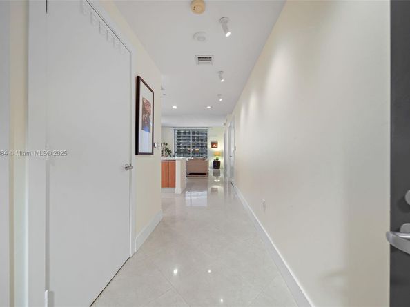 1060 Brickell Ave 1513, Miami FL 33131