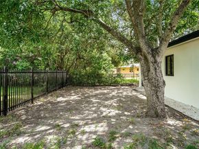 1321 NW 44th St, Miami FL 33142