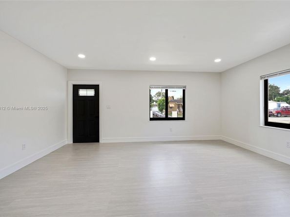 1321 NW 44th St, Miami FL 33142