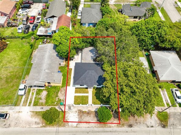 1321 NW 44th St, Miami FL 33142