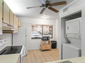 212 W Laurel Dr 1303, Margate FL 33063