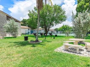 212 W Laurel Dr 1303, Margate FL 33063