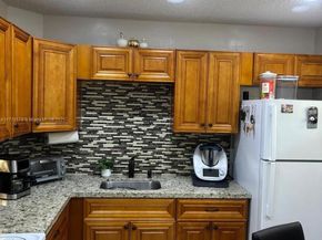 151 Berkley Rd 206, Hollywood FL 33024