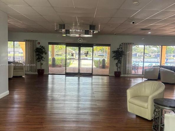151 Berkley Rd 206, Hollywood FL 33024