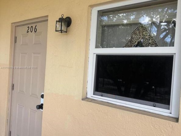 151 Berkley Rd 206, Hollywood FL 33024