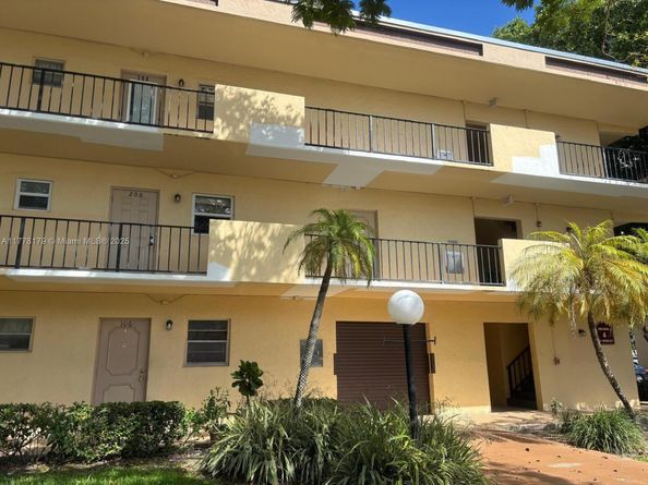 151 Berkley Rd 206, Hollywood FL 33024