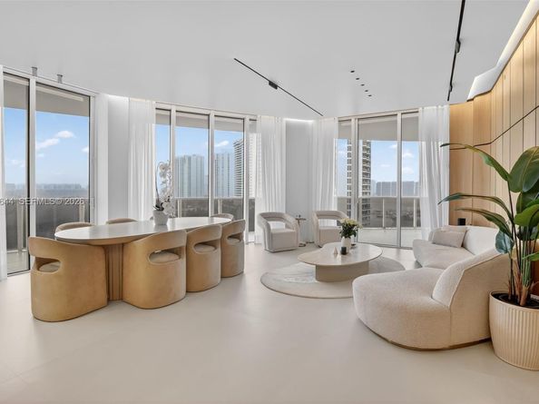 4100 Island Blvd 904, Aventura FL 33160