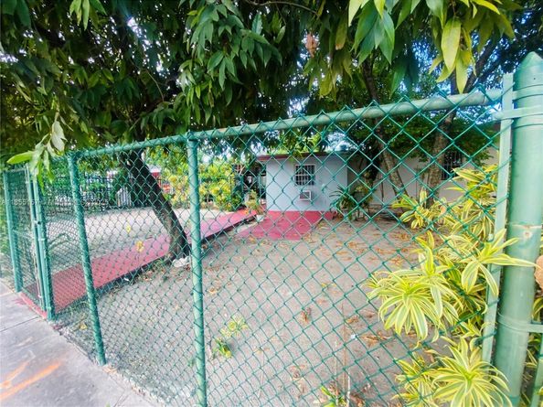 8355 NW 32nd Ave, Miami FL 33147