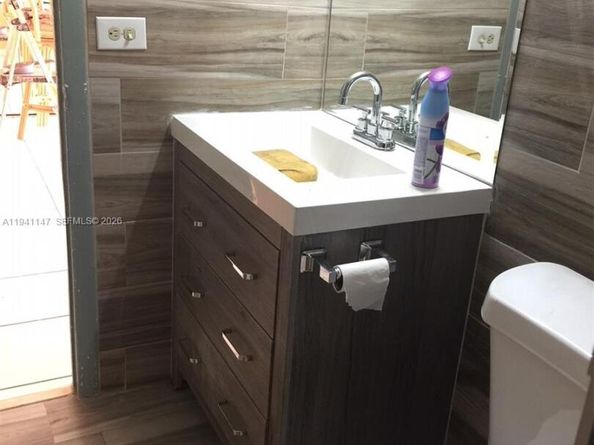 5505 NW 7th St W406, Miami FL 33126