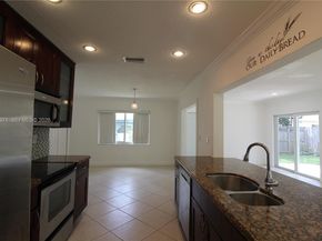 5160 SW 8th St, Margate FL 33068