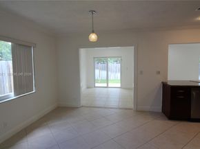 5160 SW 8th St, Margate FL 33068