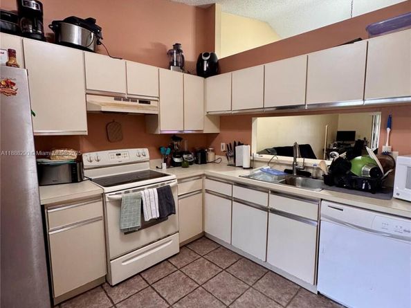 2595 NW 123rd Ave, Coral Springs FL 33065