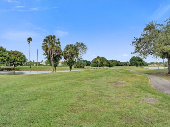 15825 SW 11th St, Pembroke Pines FL 33027