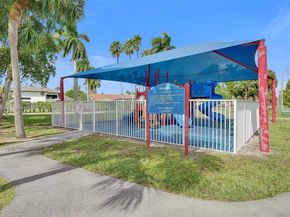 15825 SW 11th St, Pembroke Pines FL 33027