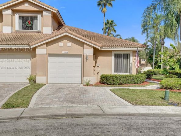 15825 SW 11th St, Pembroke Pines FL 33027