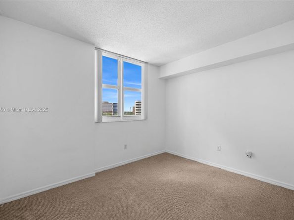 5077 NW 7th St 706, Miami FL 33126