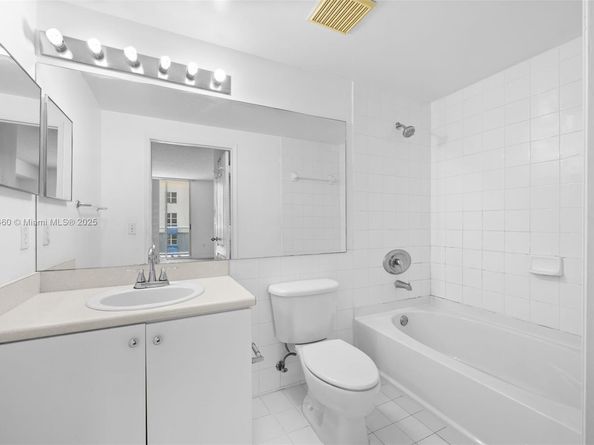 5077 NW 7th St 706, Miami FL 33126