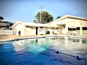 820 SW 11th Ave 16B, Hallandale Beach FL 33009