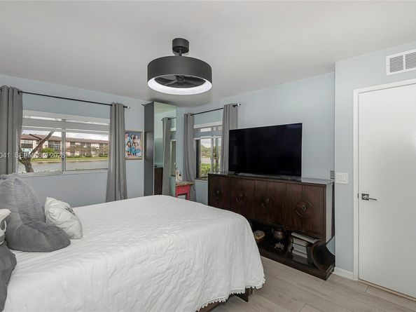 13705 SW 12th St 104B, Pembroke Pines FL 33027