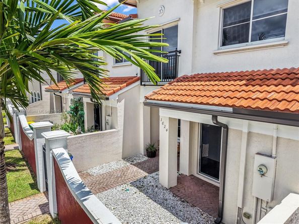 3624 NW 30th Pl, Lauderdale Lakes FL 33311