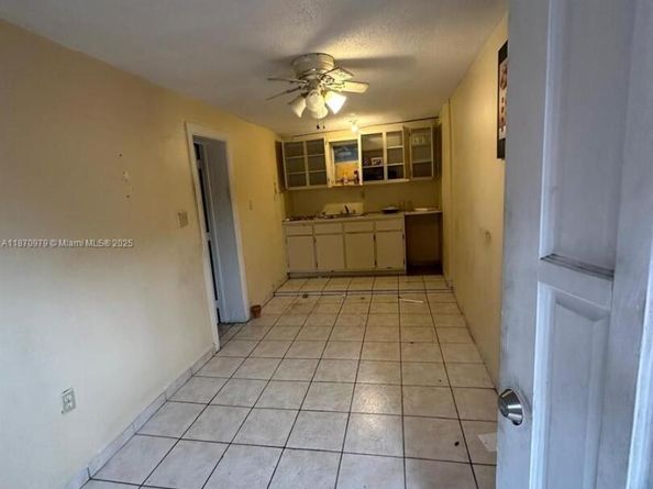 911 NW 30th Pl, Miami FL 33125