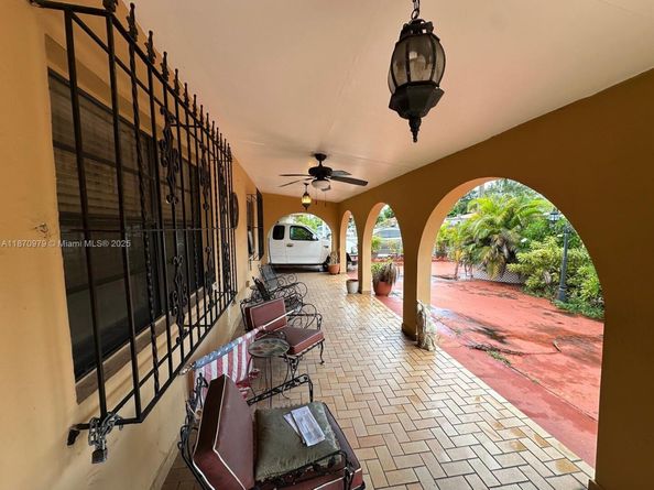 911 NW 30th Pl, Miami FL 33125